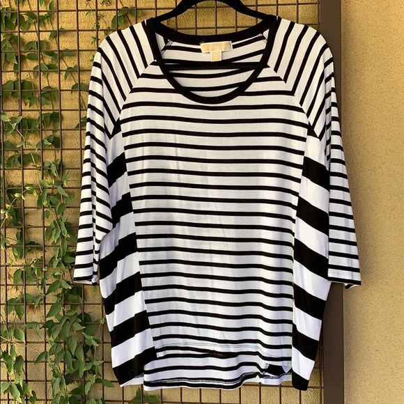 Michael Kors Tops - {Michael Kors} Sz M Black/White Raglan Sleeve Top
